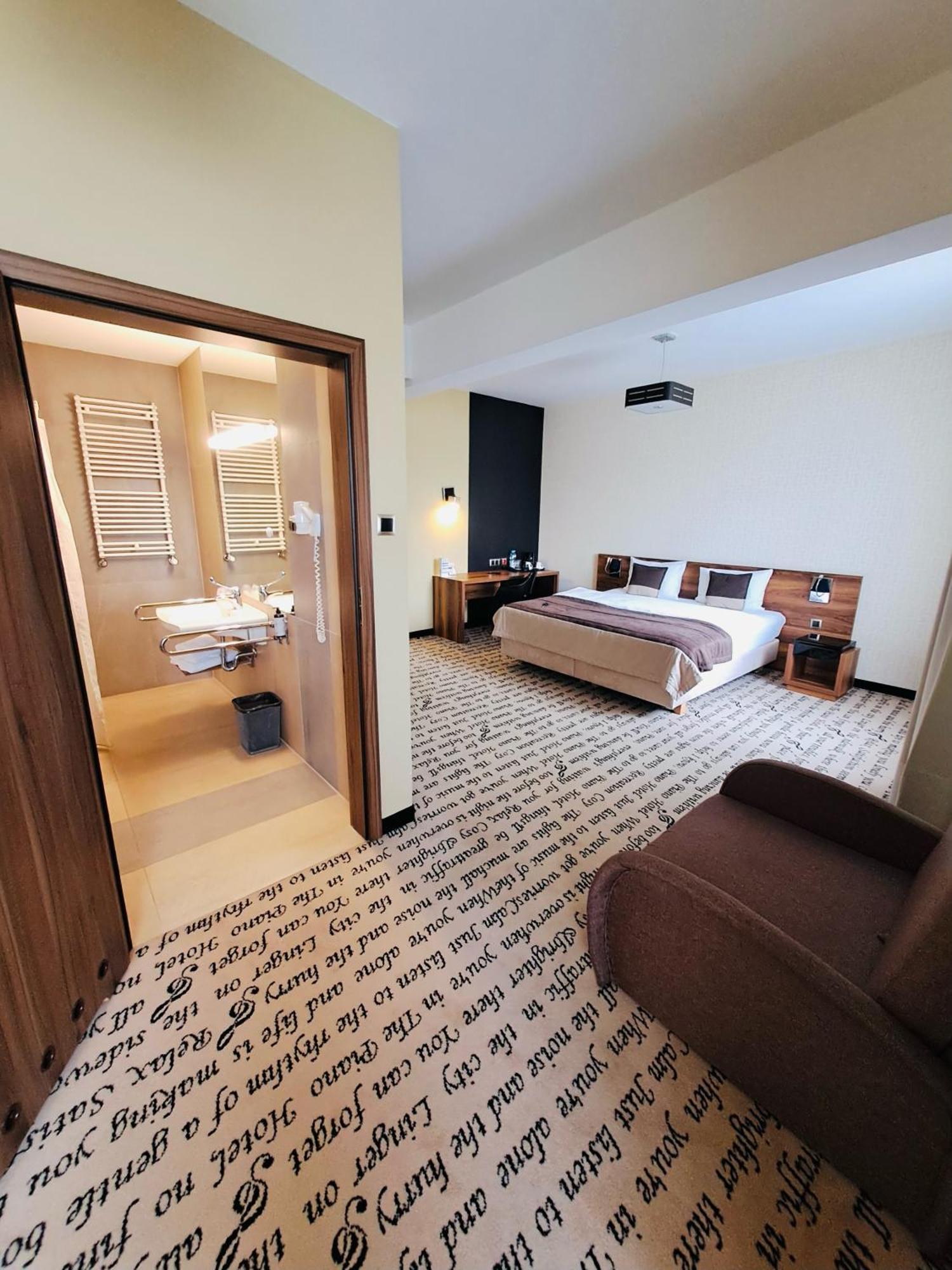 Hotel Piano Lublin Ngoại thất bức ảnh