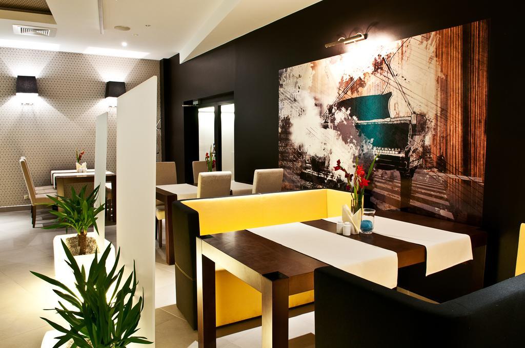 Hotel Piano Lublin Ngoại thất bức ảnh