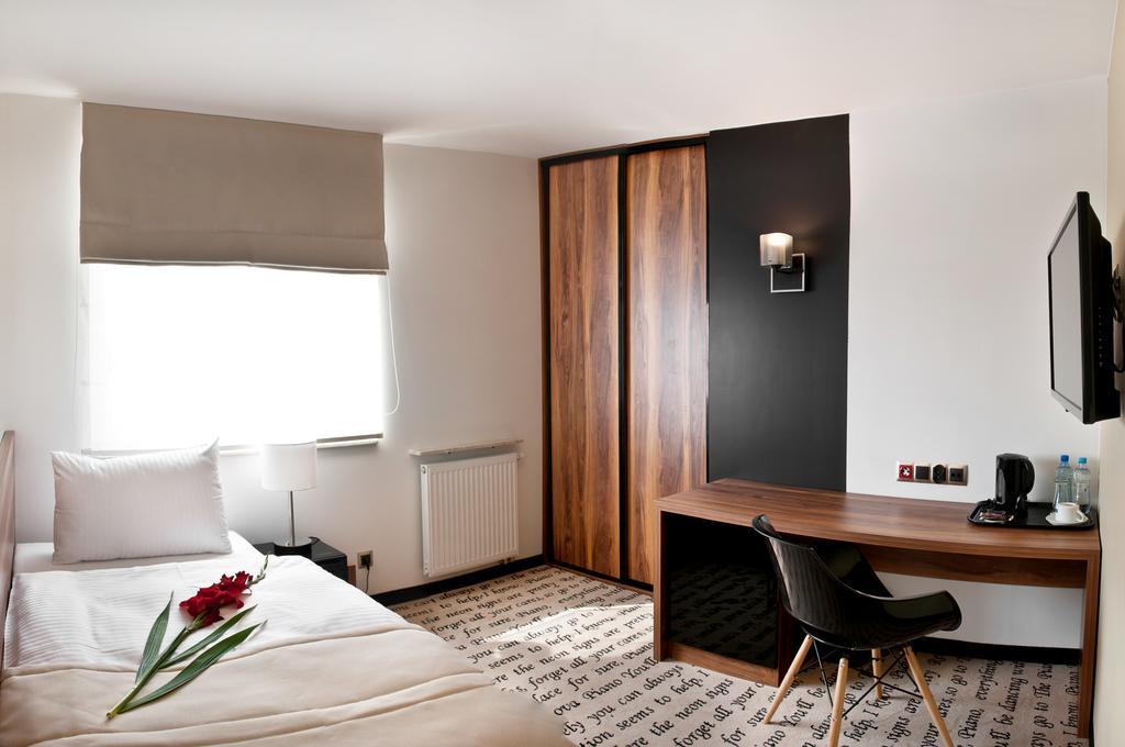 Hotel Piano Lublin Phòng bức ảnh