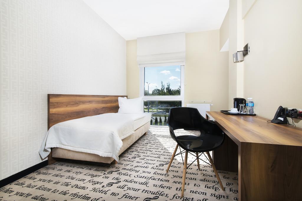 Hotel Piano Lublin Ngoại thất bức ảnh